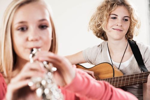2. Pavillonkonzert der Regionalschule Rodenkirchen und Instrumente ausprobieren
