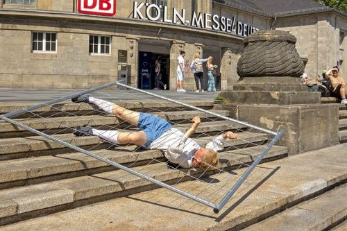 NO GO – Performance im öffentlichen Raum